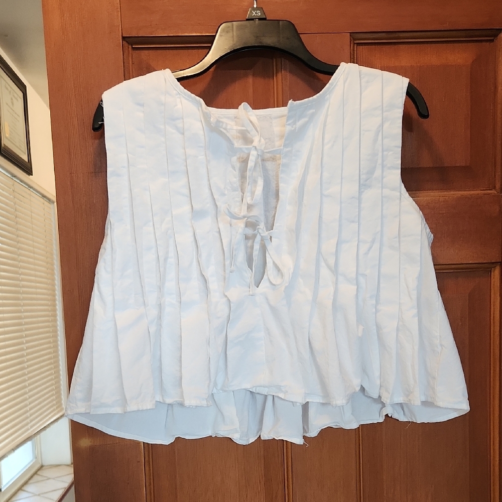 White Sleeveless Low Cut Crop Top